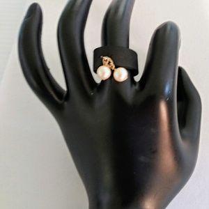Leather Band Pearl Dangle. Ring
